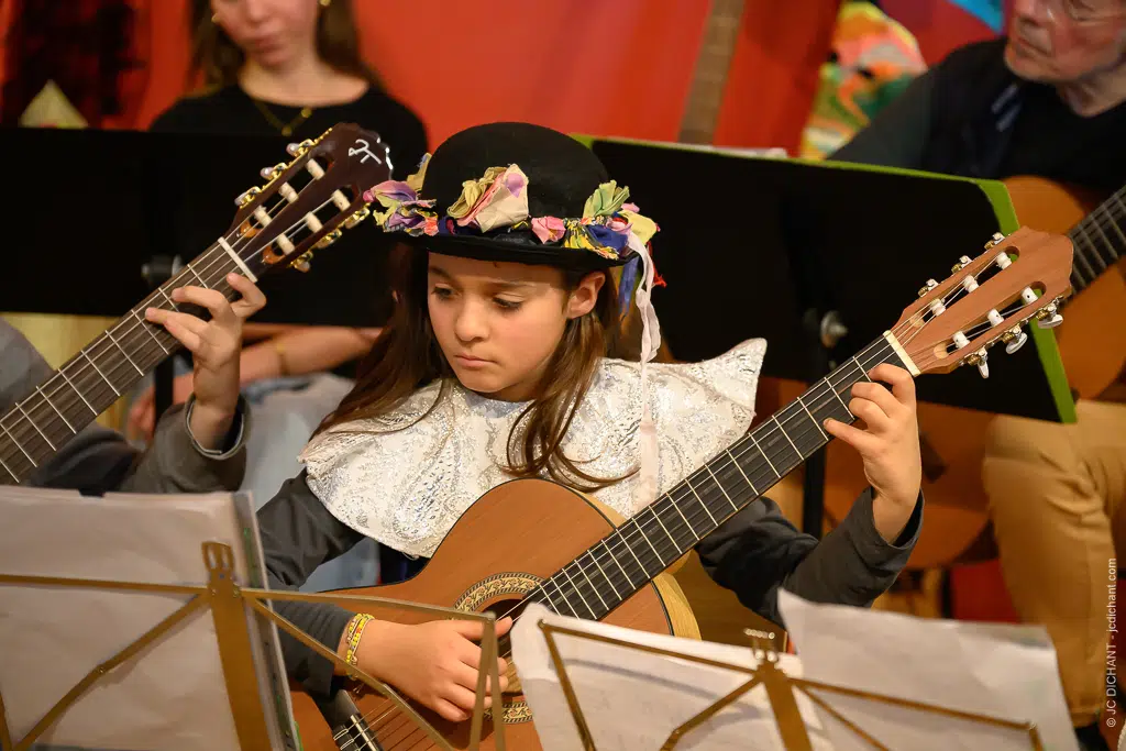 Variations et fandango par l’ensemble de guitare de C. Salmon – 20 ans des EMA – Vitry-sur-Seine – 06/12/2025 – photo (C) JC Dichant