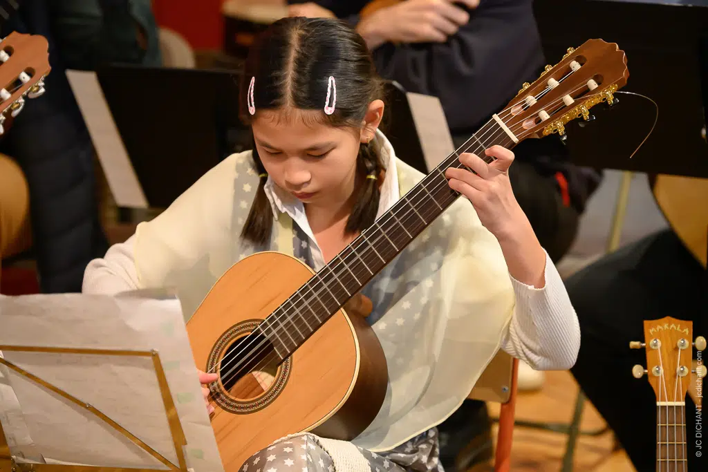Variations et fandango par l’ensemble de guitare de C. Salmon – 20 ans des EMA – Vitry-sur-Seine – 06/12/2025 – photo (C) JC Dichant