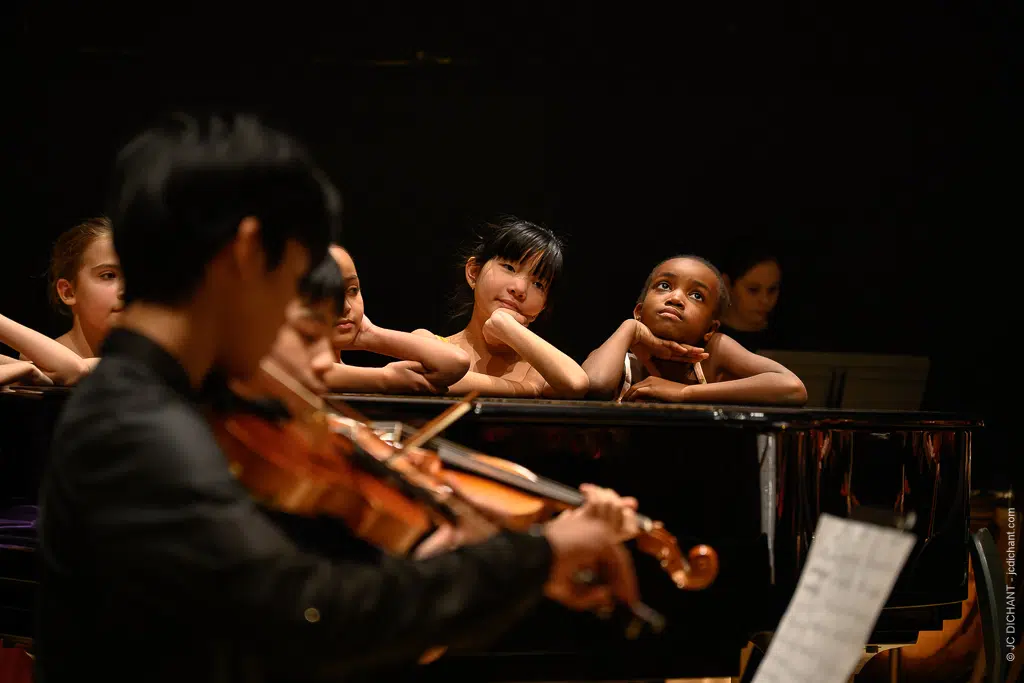 Danse des heures par les élèves de V. Pham, I. Blume et H. Bourrette – 20 ans des EMA – Vitry-sur-Seine – 06/12/2025 – photo (C) JC Dichant
