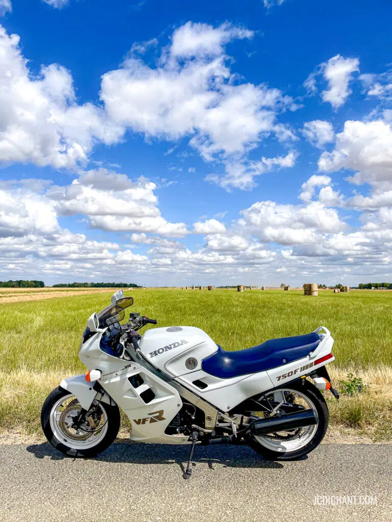 Honda VFR 750 RC24 - remise en route après restauration - photo (C) JC Dichant