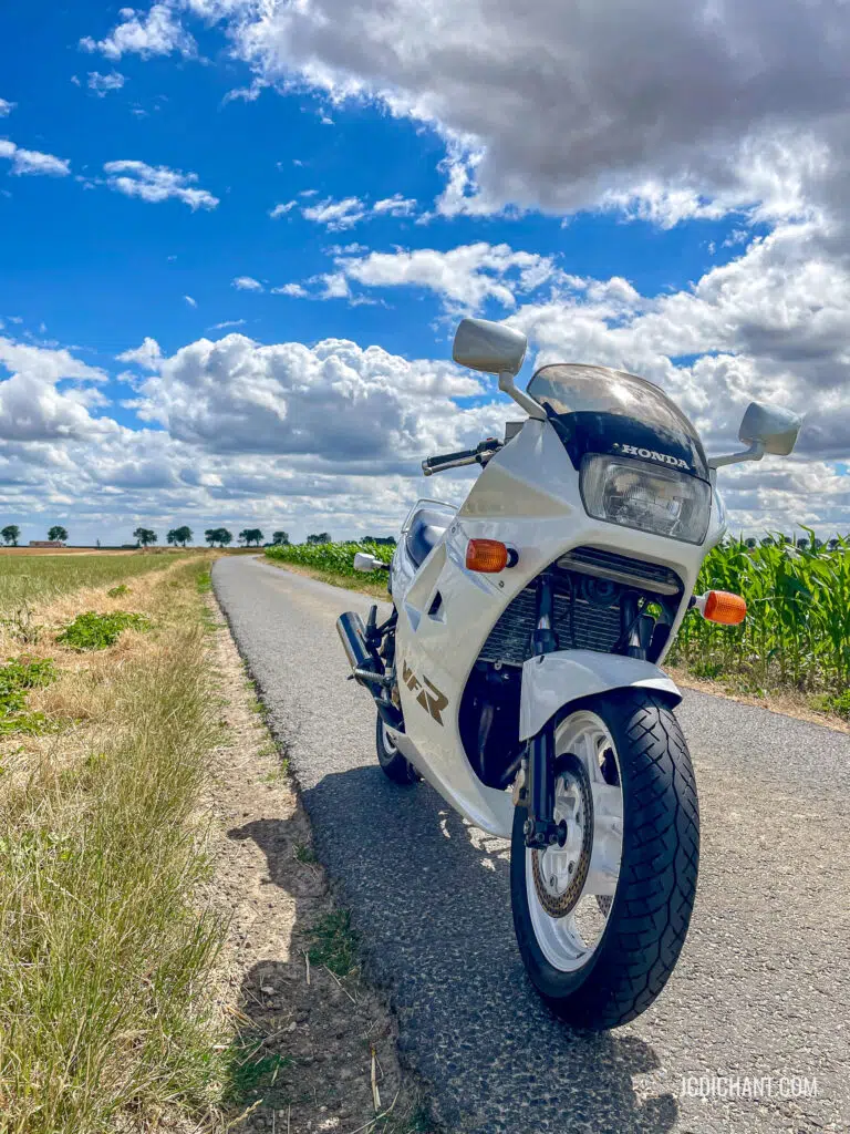 Honda VFR 750 RC24 - remise en route après restauration - photo (C) JC Dichant