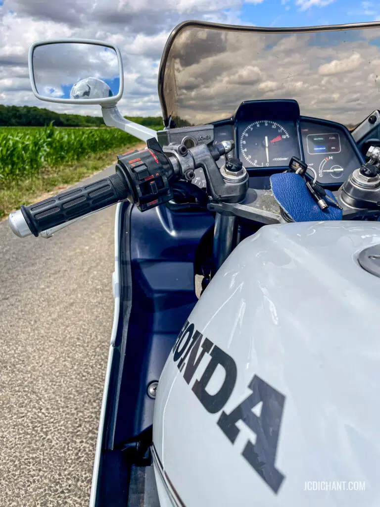 Honda VFR 750 RC24 - remise en route après restauration - photo (C) JC Dichant
